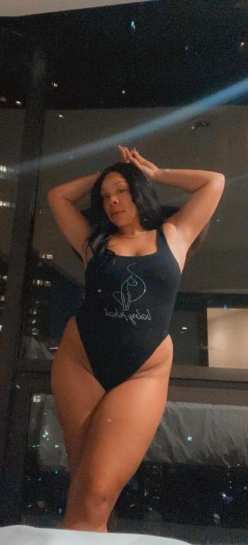 Nomi, 25  female escort, Virginia Beach